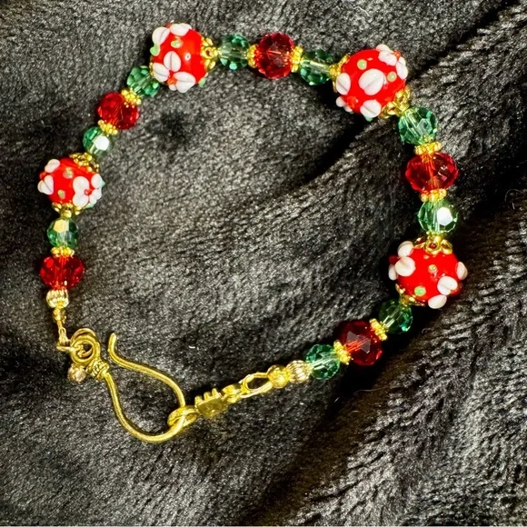 Artisan Red and Green Lampwork Glass Necklace, Bracelet, 2 pair of earrings - Picture 5 of 13
